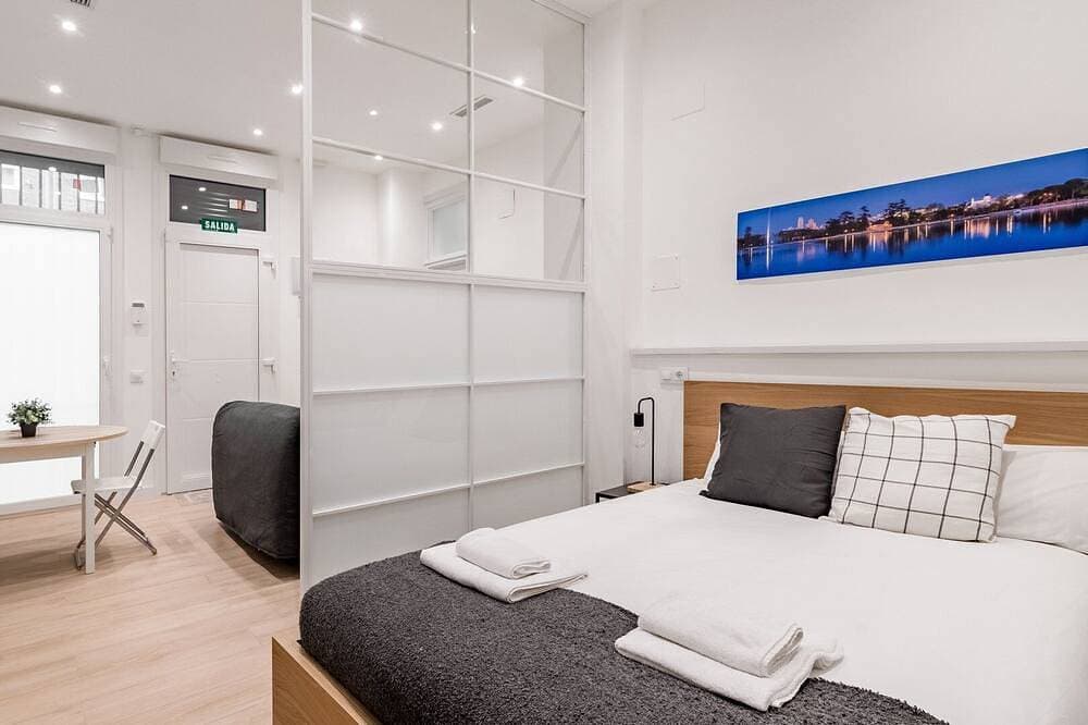 GuestReady - Flat near Palacio Real 1