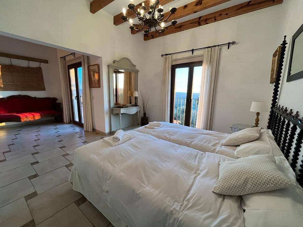 Foto 6 von 42: Villa with Private Pool