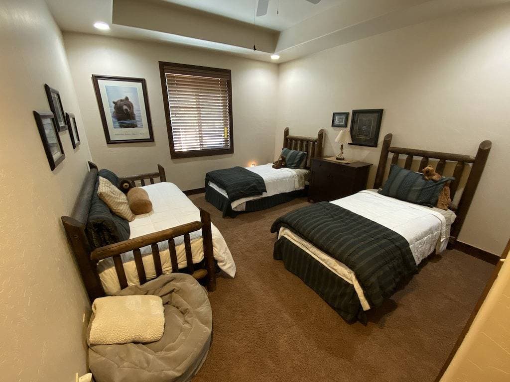 Foto 6 von 40: New Shaver Lake listing! Beautiful 4 Bed 3 Bath