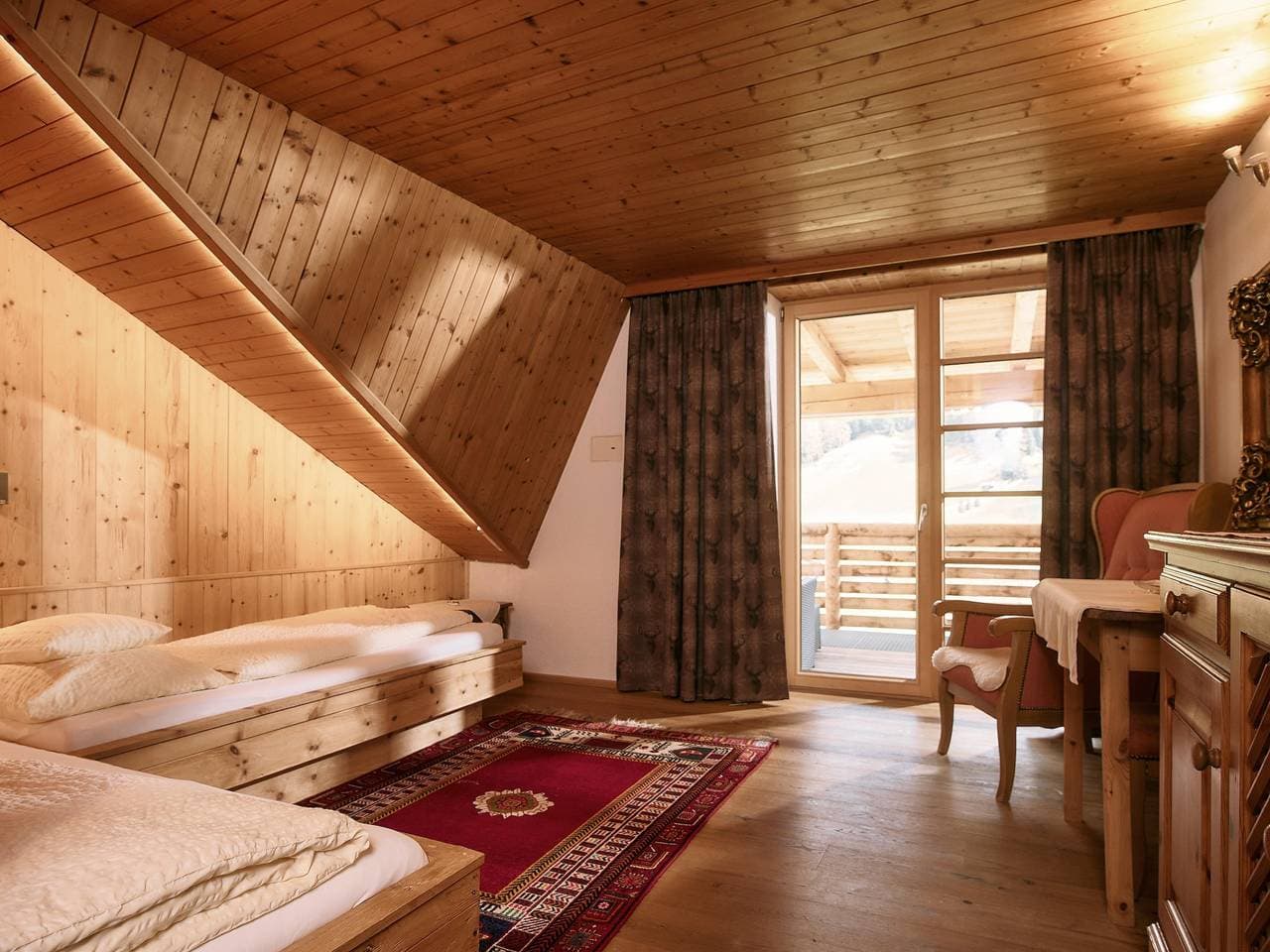 Foto 3 von 49: Doppelzimmer Adlerhorst