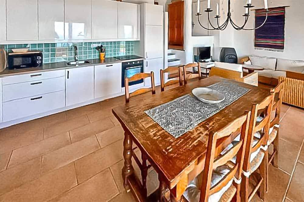 Foto 7 von 17: Nice home in Mons with private swimming pool, can be inside or outside