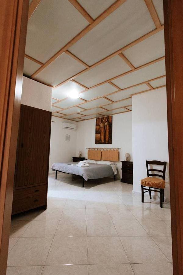 Foto 2 von 5: Double Room with Private Bathroom