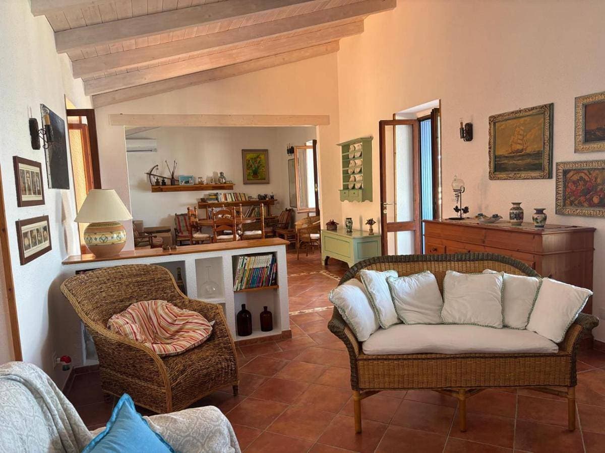 Foto 5 von 49: Three-Bedroom Apartment with Sea View