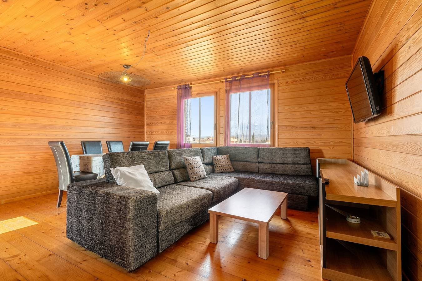 Foto 4 von 33: Chalet 'La Casa De Clara Y Roger' mit Gemeinschaftsterrasse, Balkon und WLAN