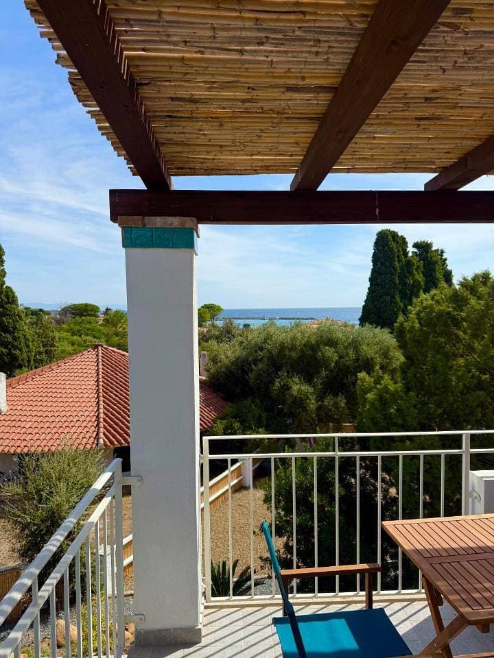 Foto 8 von 24: Apartment with terrace and sea view