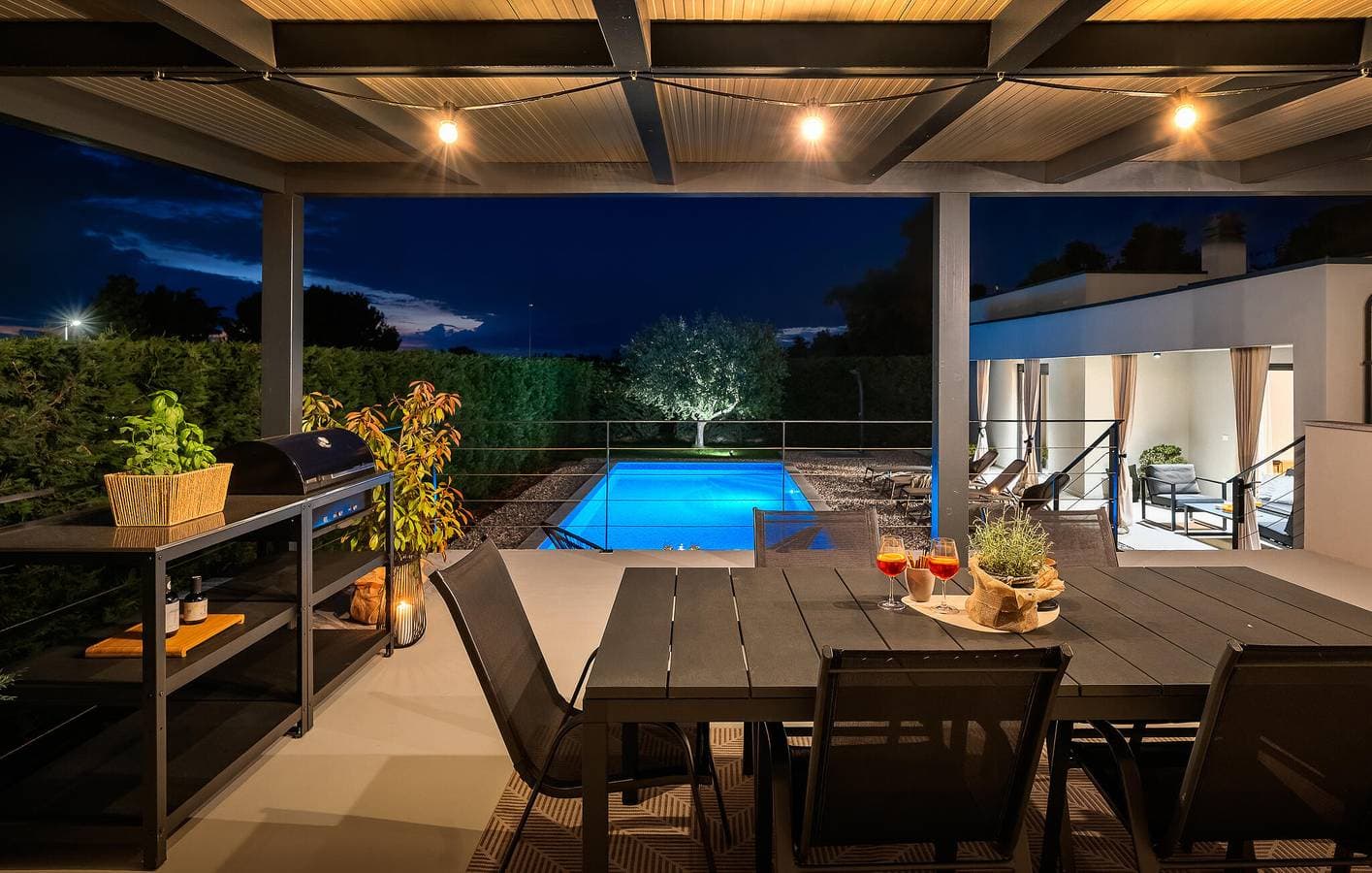 Foto 12 von 35: Gemütliche Ferienwohnung mit Pool, WLAN und Parkplatz in der Nähe des Stadtzentrums und von Captain Morgan