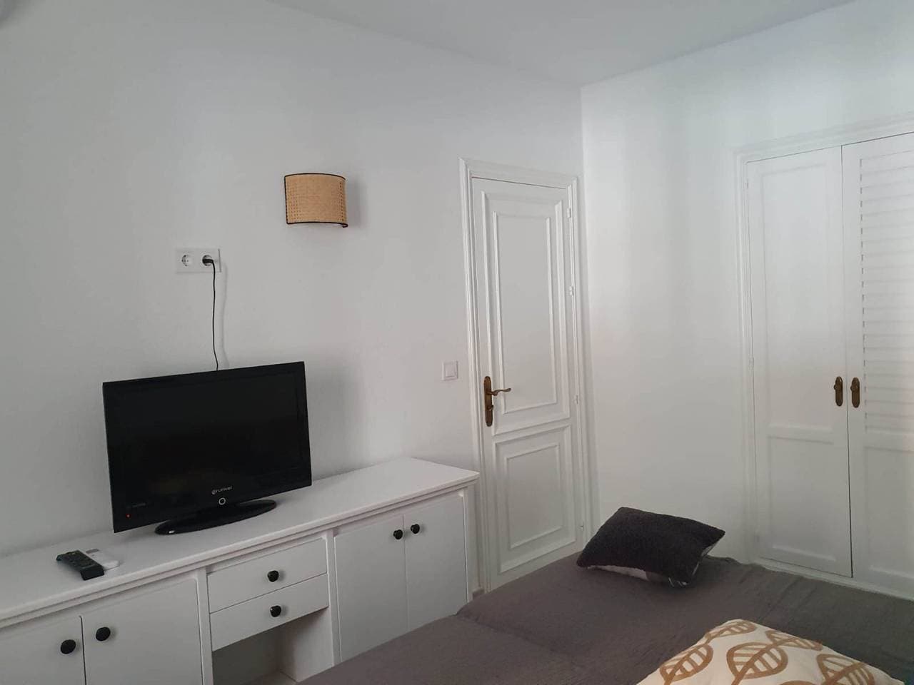 Foto 6 von 28: Modern 1 Bed Seafront Apt Los Boliches