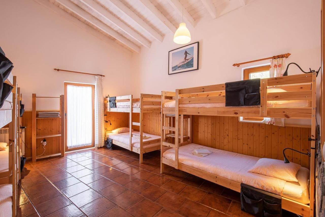 Foto 4 von 22: Family Room with Private Bathroom