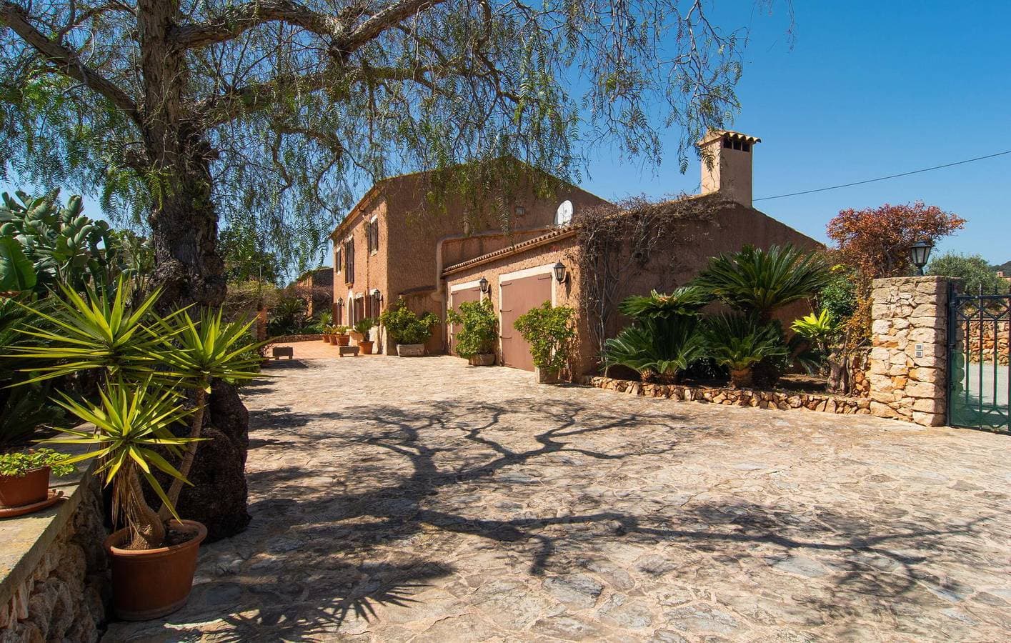 Sonniger Rückzugsort mit Pool und Terrasse in s'Horta 1