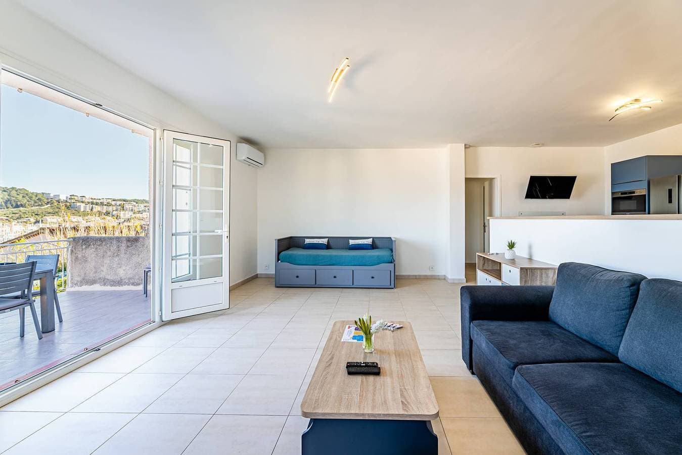 Foto 7 von 21: Hervorragende 2-Zimmer-Wohnung an der Spitze der Villa