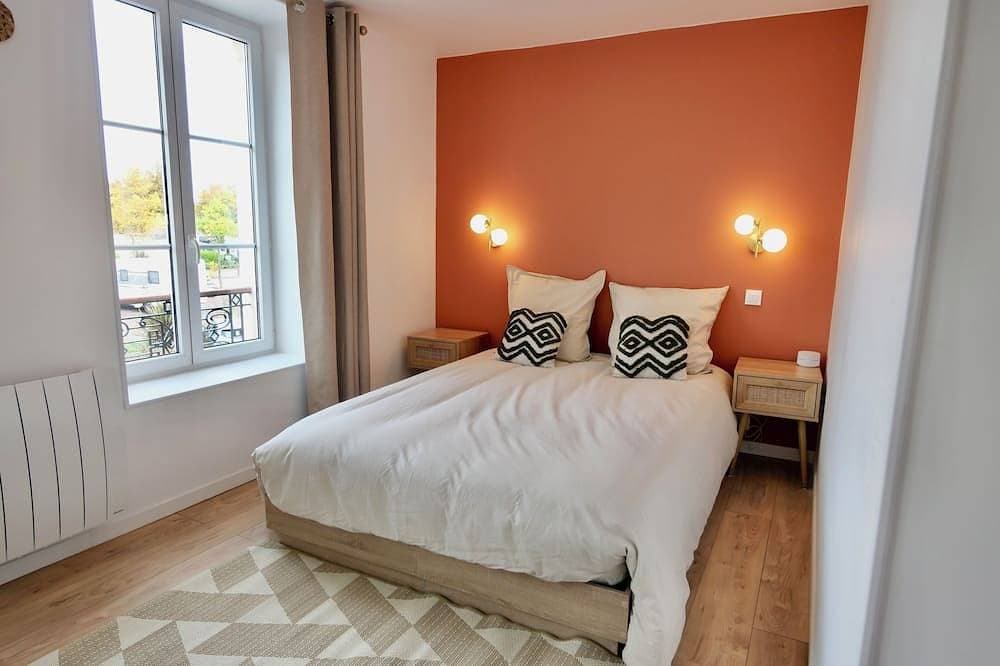 Foto 3 von 14: D-Day Suites - carentanlocation.fr: Dune - Downtown - Sleeps 4 / 2 min from the train station