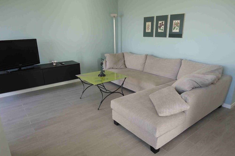 Foto 10 von 30: Helle und elegante Villa mit privatem Pool und Gartenterrasse mit Meerblick