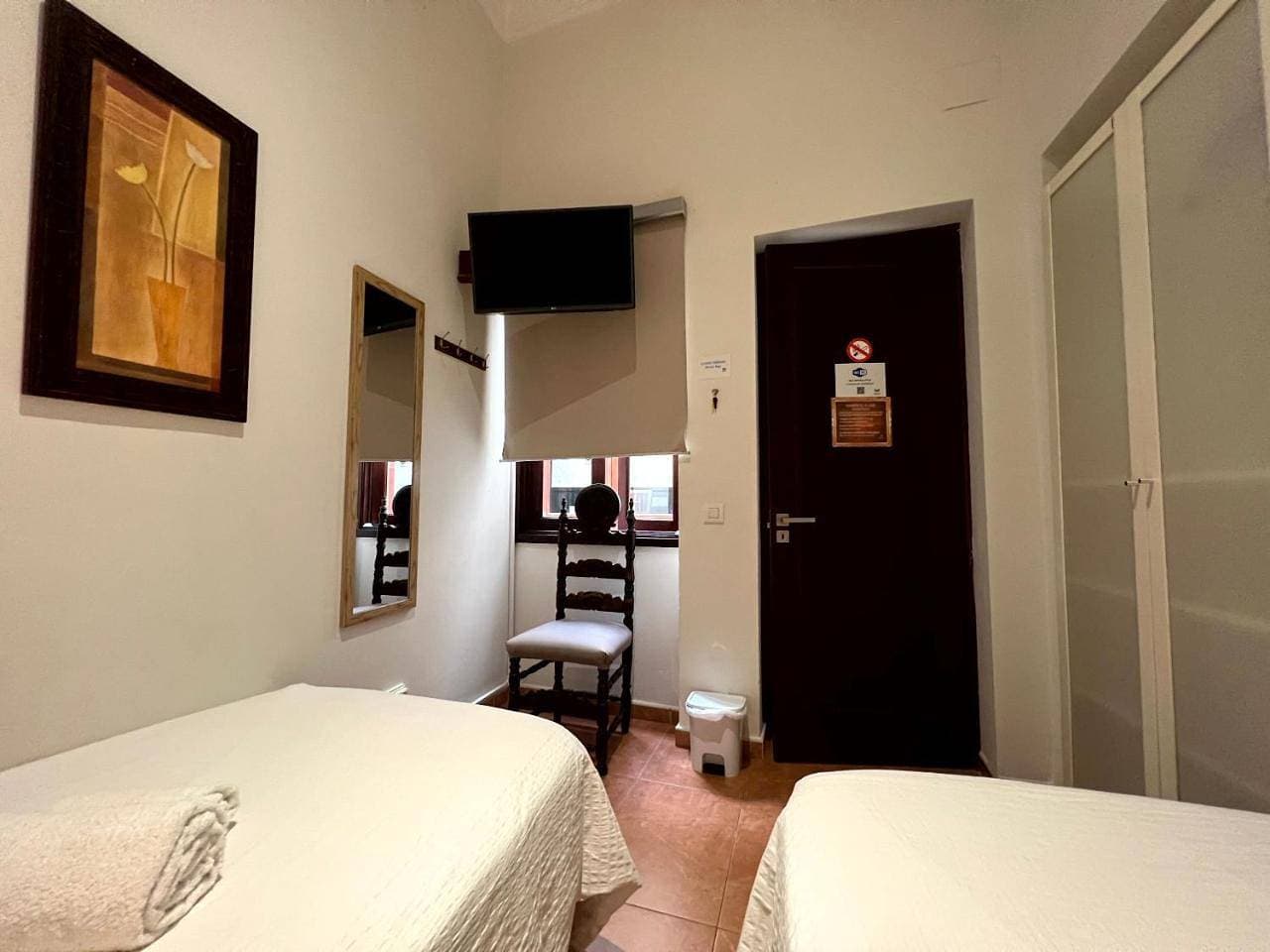 Foto 11 von 14: Twin Room with Shared Bathroom