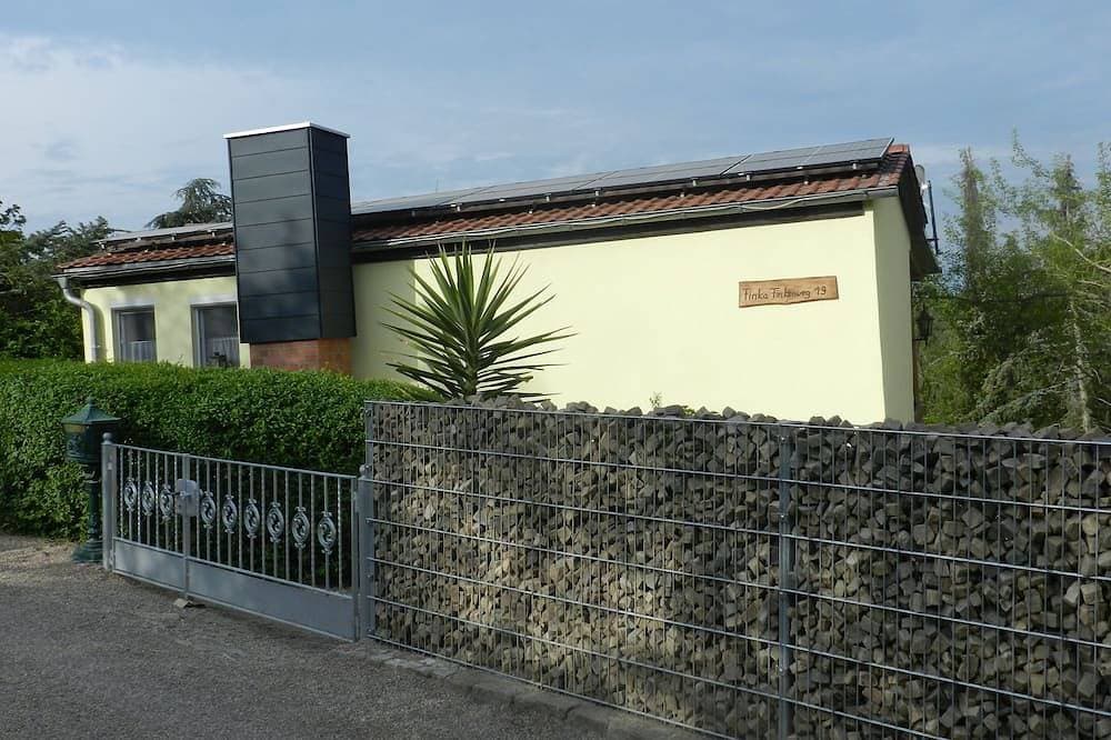 Große familienfreundliche Ferienwohnung / Ferienhaus mit Terrasse, 1