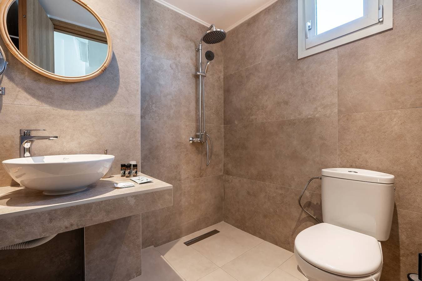 Foto 13 von 29: Ferienwohnung 'Mb Luxury Suites Charaki No 2' mit privatem Pool, Wi-Fi und Klimaanlage