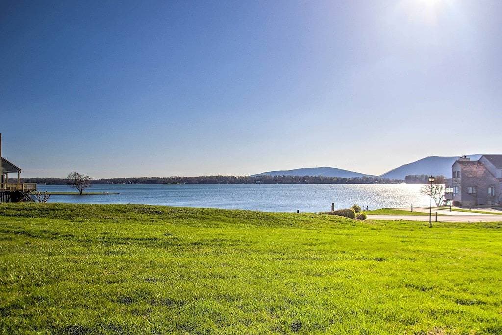 Foto 10 von 36: Sun-Filled Condo w/ Smith Mountain Lake Views