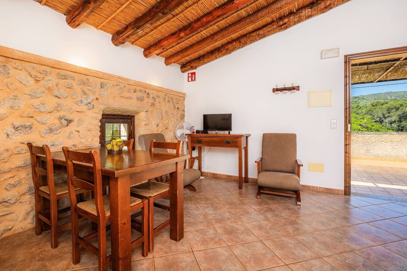Foto 4 von 26: Apartment 'Sotil de Ponent' mit Bergblick, Gemeinschaftspool und WLAN