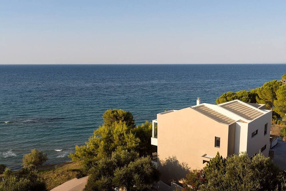 Nomia Villa, with Pool, Gym & Walk to the Beach 1