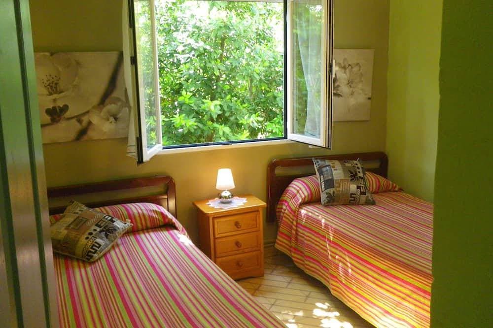 Foto 3 von 16: Ideale Haustiere: Wohnung in Haus mit Garten - erster Stock.