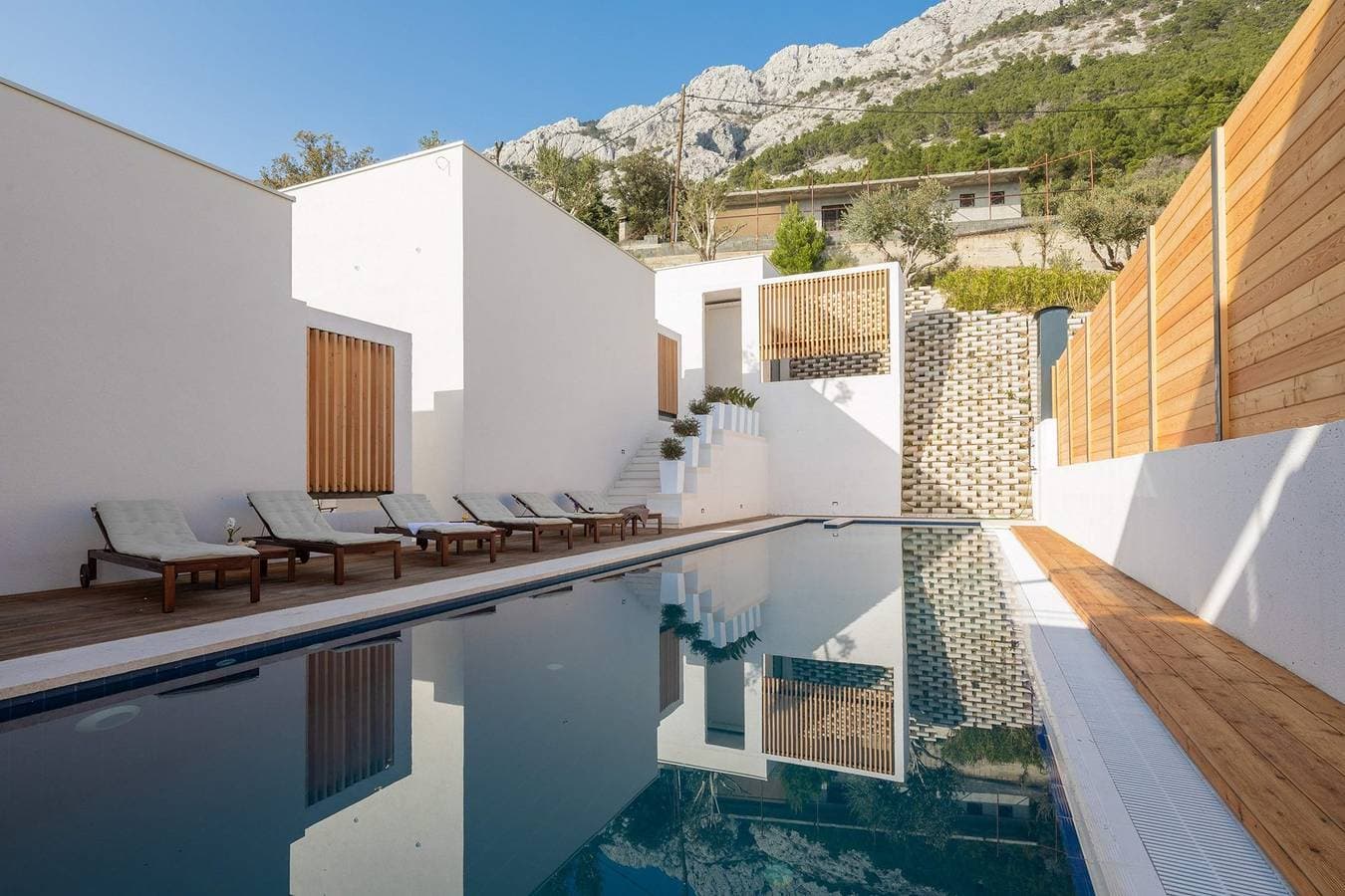 Foto 4 von 49: Hochwertig gestaltete Villa Maestral mit beheiztem Pool, Whirlpool, Wellness, Fitnessraum, Sauna, 3 Schlafzimmern und offenem Meerblick