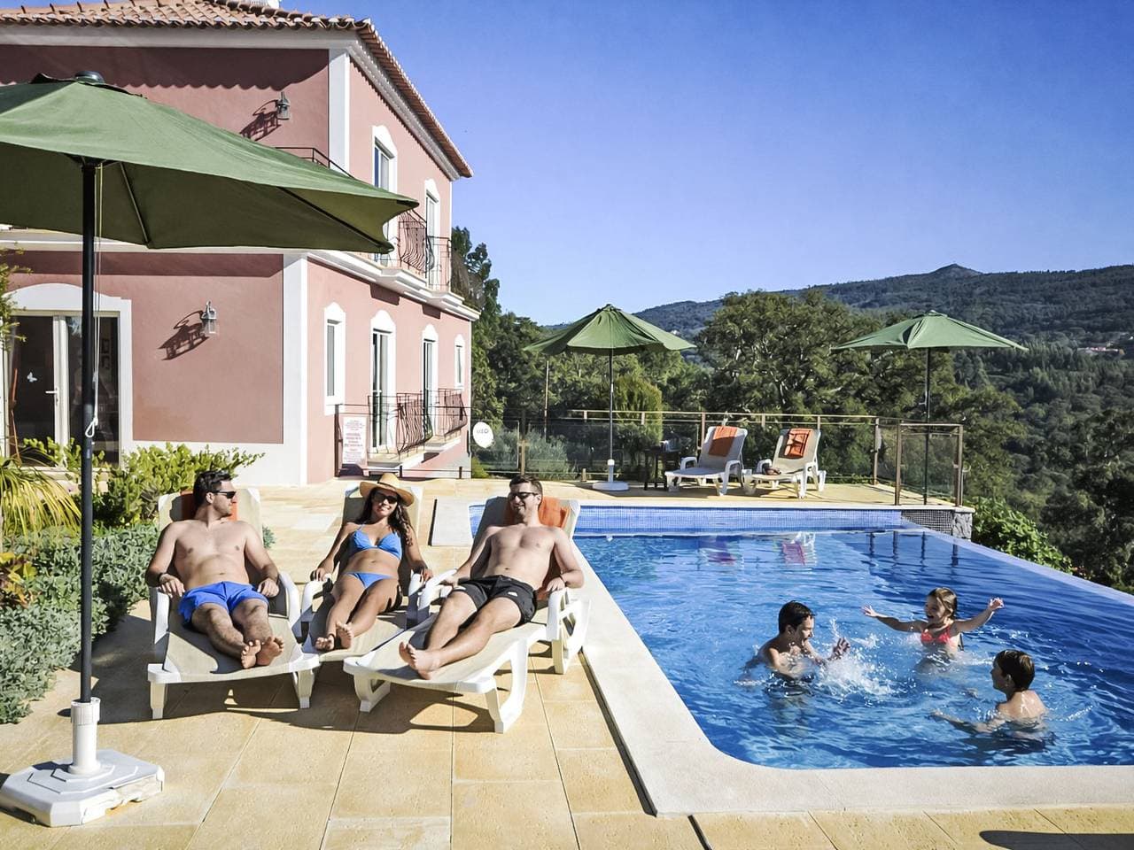 Foto 2 von 47: Luxuriöse Privatvilla mit Infinity-Pool