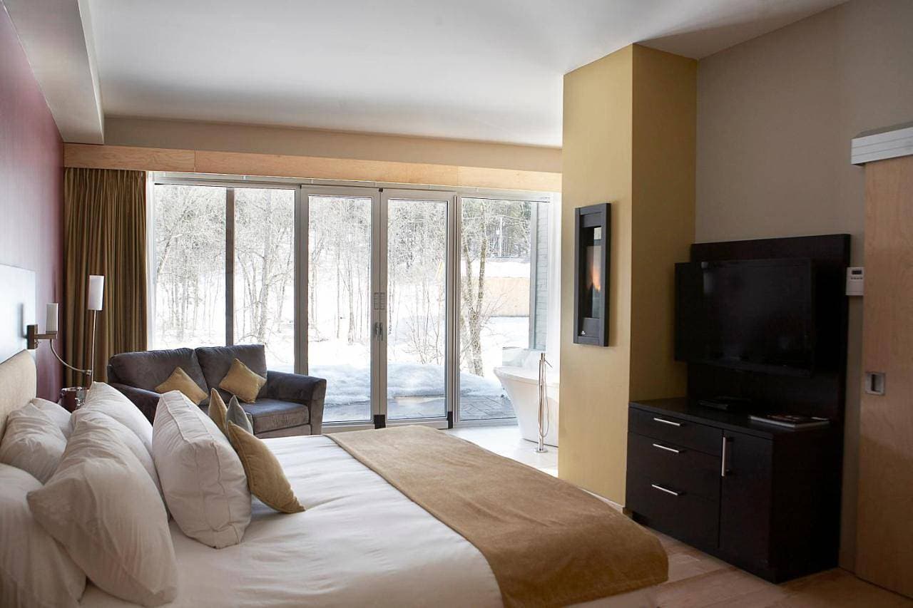 Foto 10 von 12: Superior Room with One King Bed –Eco River Lodge