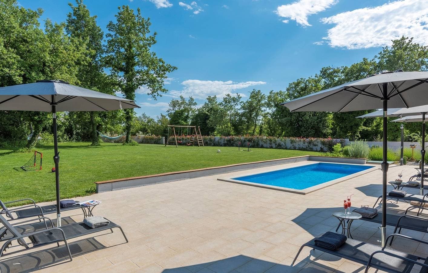 Foto 4 von 50: Große Familienvilla mit privatem Pool