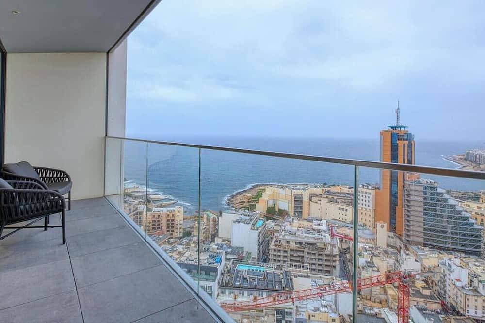 Luxury Living with Pool in Mercury Tower 1