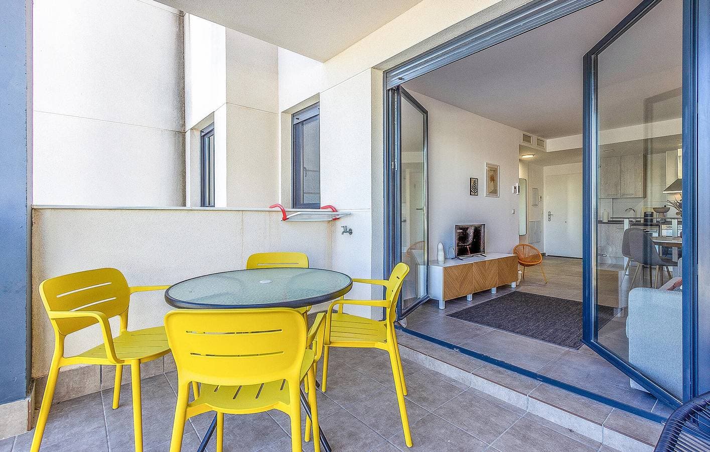 Foto 12 von 21: Luxus-Wohnung mit Pool, Terrasse und Internet, in der Nähe von Les Bovetes Strand