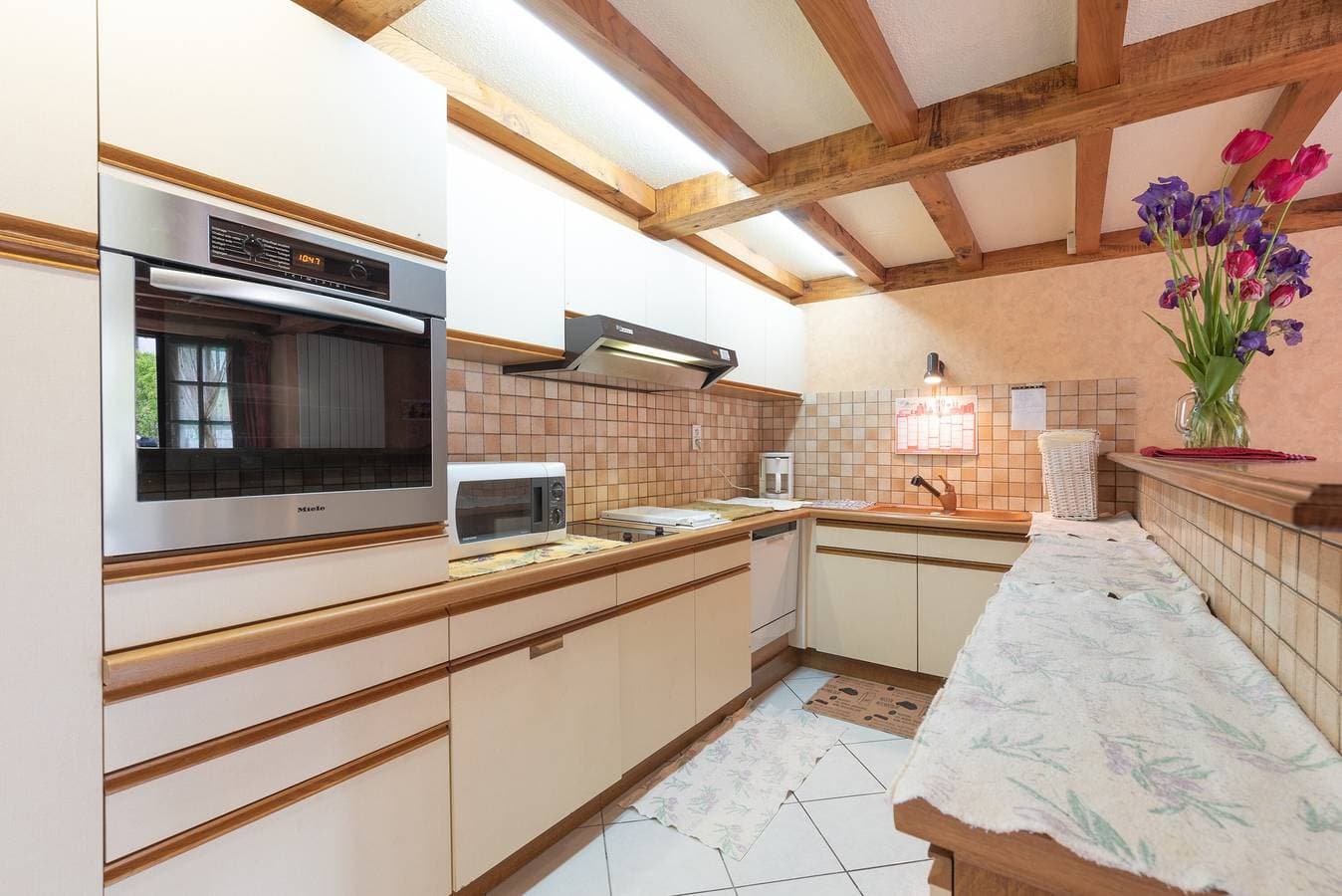 Foto 10 von 20: Ferienhaus 'Cottage Au Calme' mit Bergblick, privater Terrasse und privatem Garten