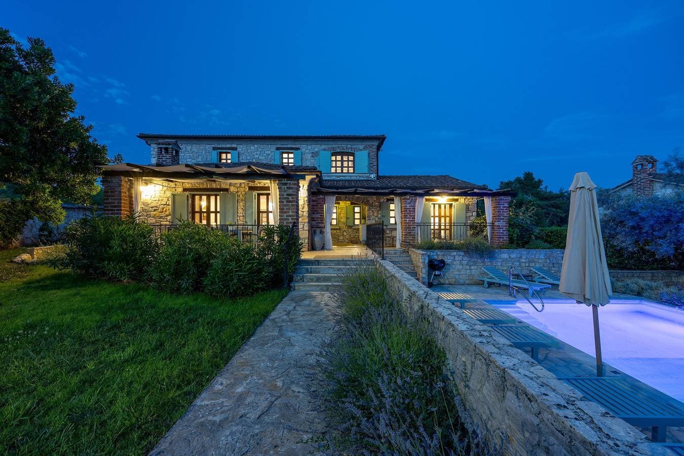 Foto 5 von 36: Vila Aryana With Pool
