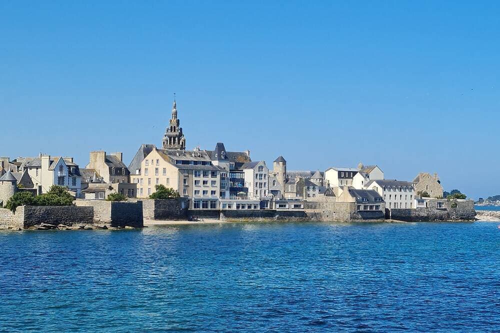Seaside in Roscoff, studio for 2 people, sea view, close to shops, beach 1