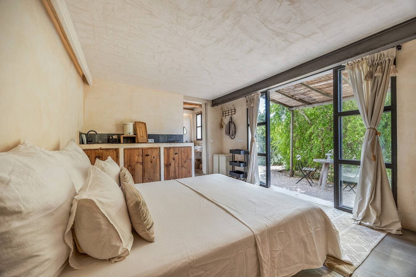 Foto 2 von 30: Landhaus 'Sa Caseta Mallorca Studio' mit Bergblick, Gemeinschaftspool und WLAN