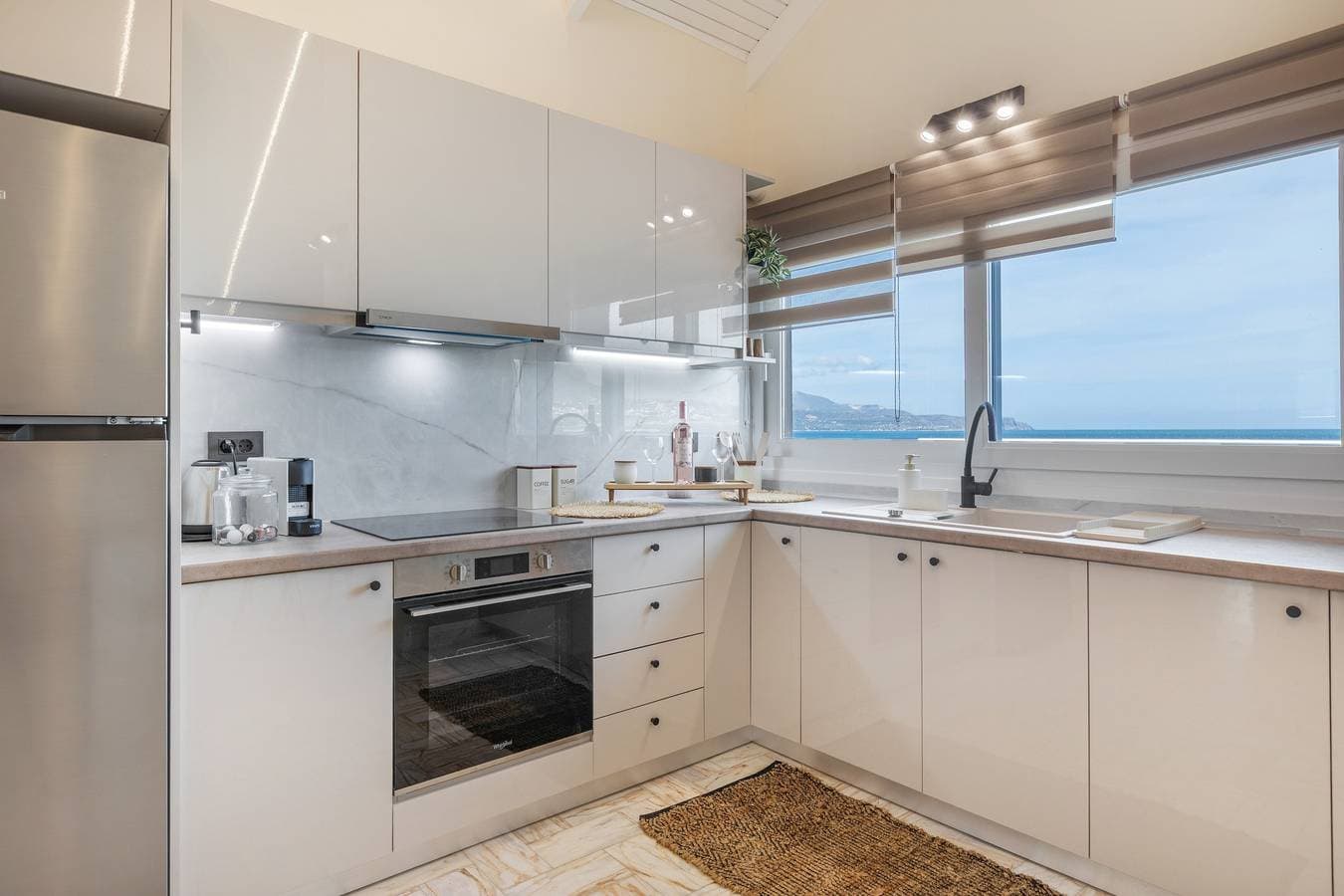 Foto 5 von 38: Mario Luxury Sea Front Penthouse mit Whirlpool – Casa di Mario, Kalyves, Kreta