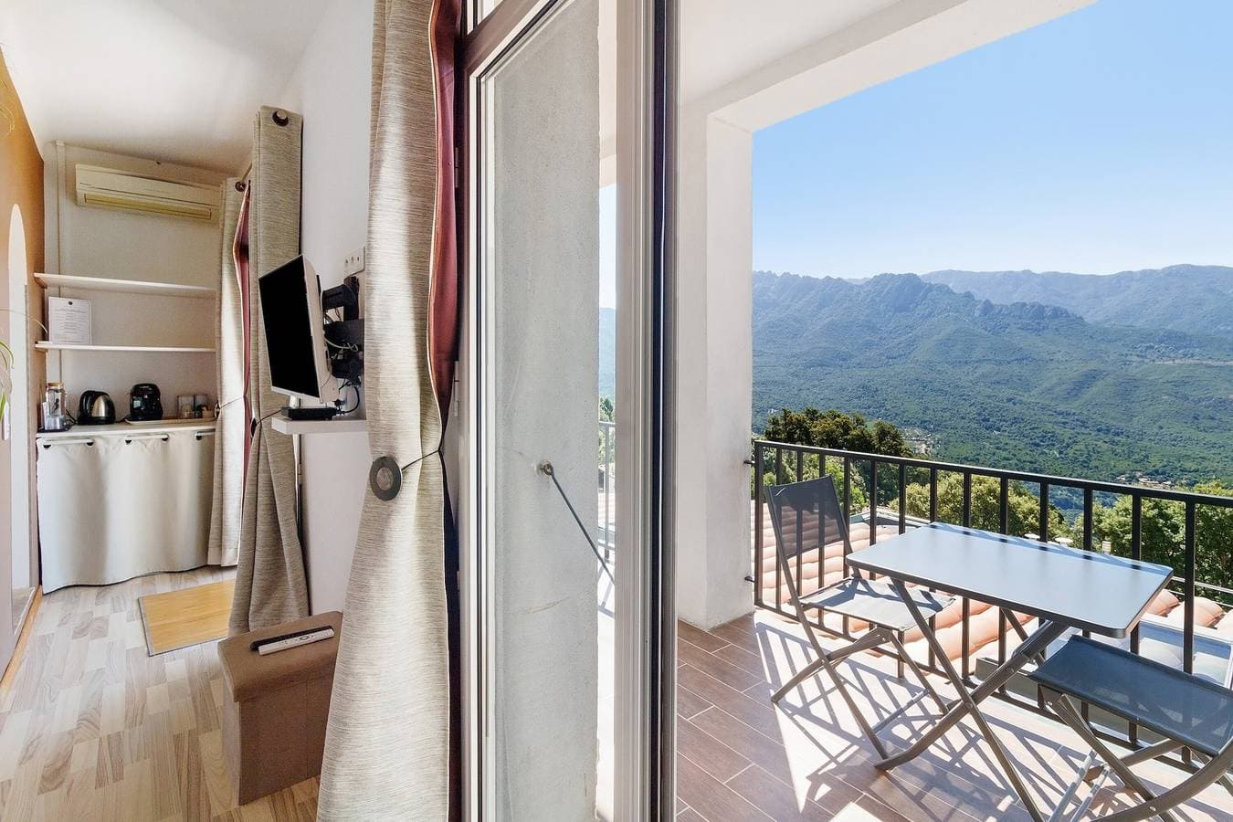 Foto 7 von 29: Gästezimmer Tavaco, Corse-du-Sud – Zimmer zwischen Meer und Bergen