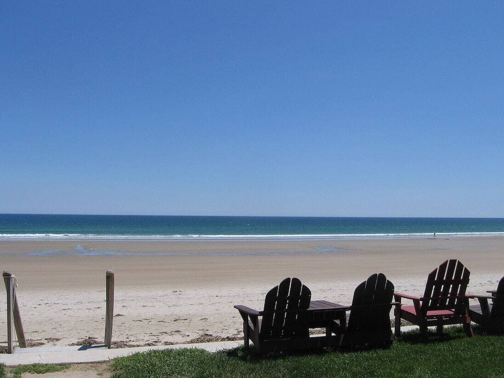 Foto 5 von 30: Tiny home steps from the beach.