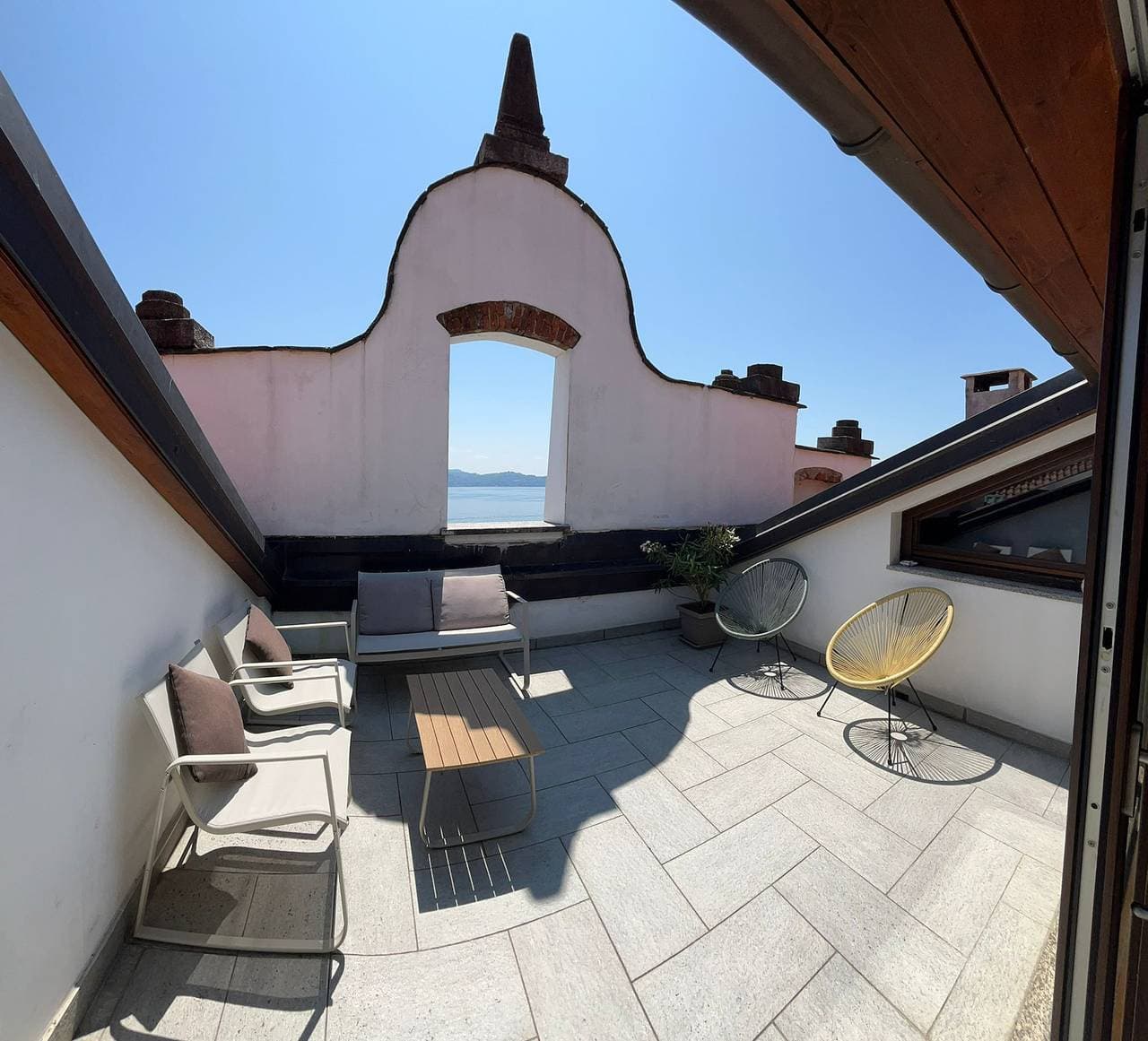 La Finestra sul lago luxurious apartment furnished 1
