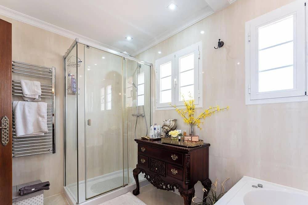 Foto 12 von 30: Luxury 3Br Villa by Alhaurín Golf w/ Heated Pool