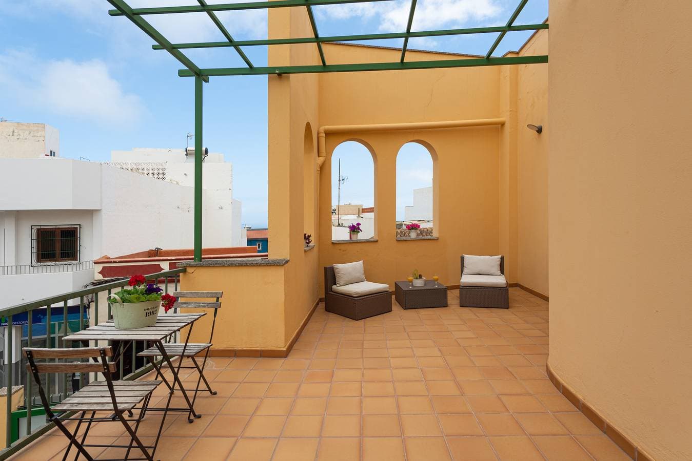 Foto 11 von 55: The Yellow House - Solarium - Climatized Pool