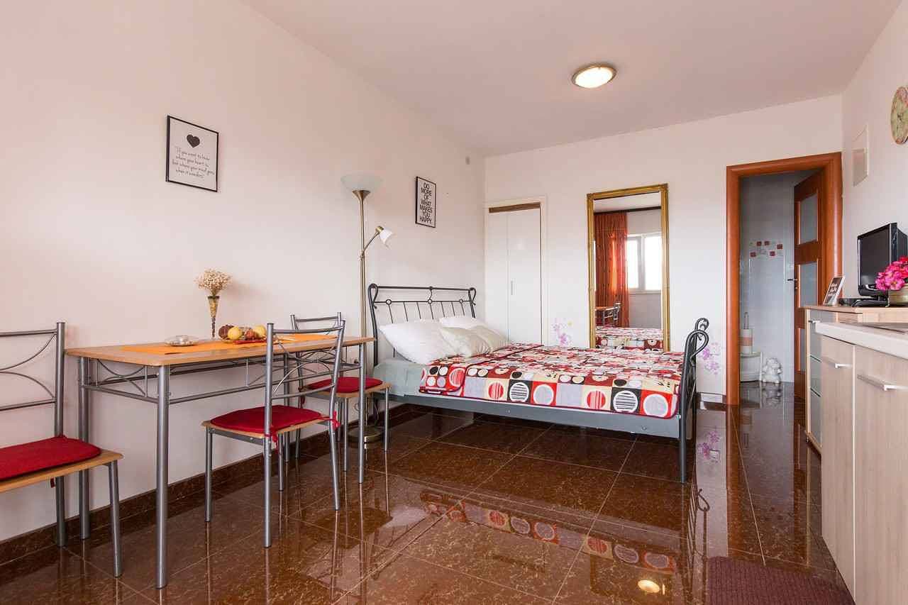 Foto 12 von 26: Studio mit Terrasse und schönen Meerblick
