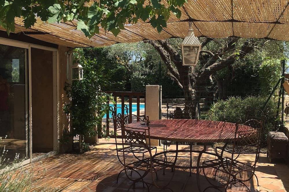 Steinhaus im provenzalischen Stil mit Pool für 6 Personen 1