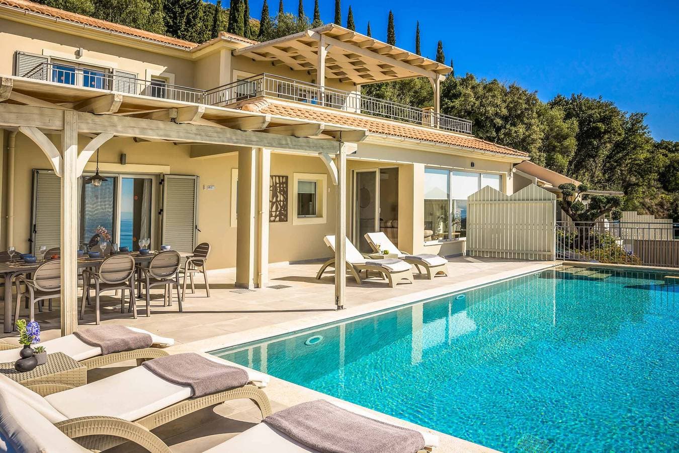 Foto 3 von 44: Villa für 8 Personen mit Terrasse