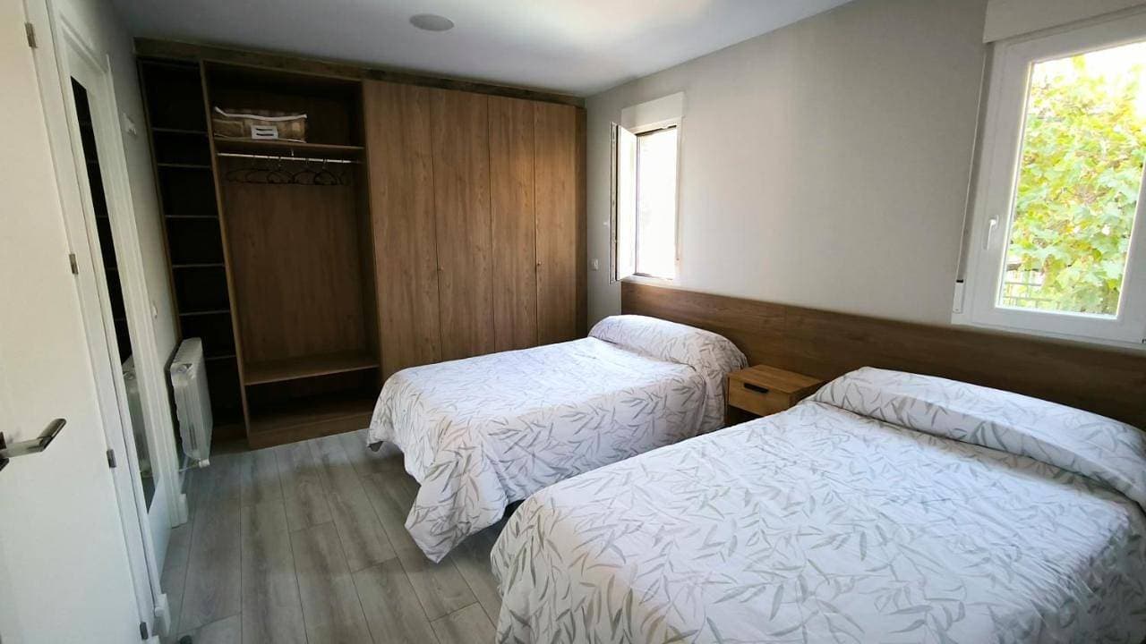 Foto 8 von 37: Three-Bedroom Apartment