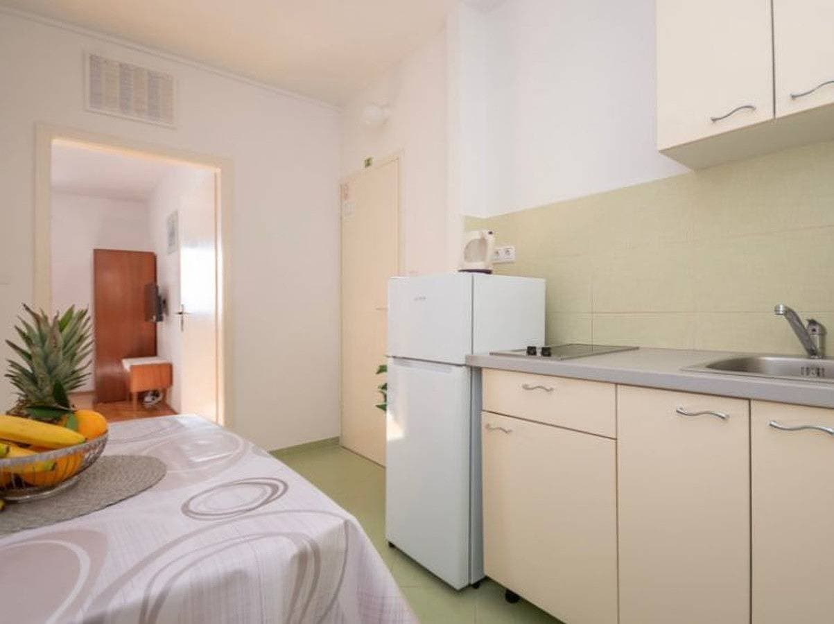 Foto 3 von 28: Ferienwohnung in Omiš mit Meerblick, Balkon, Klimaanlage, W-Lan (161-4)