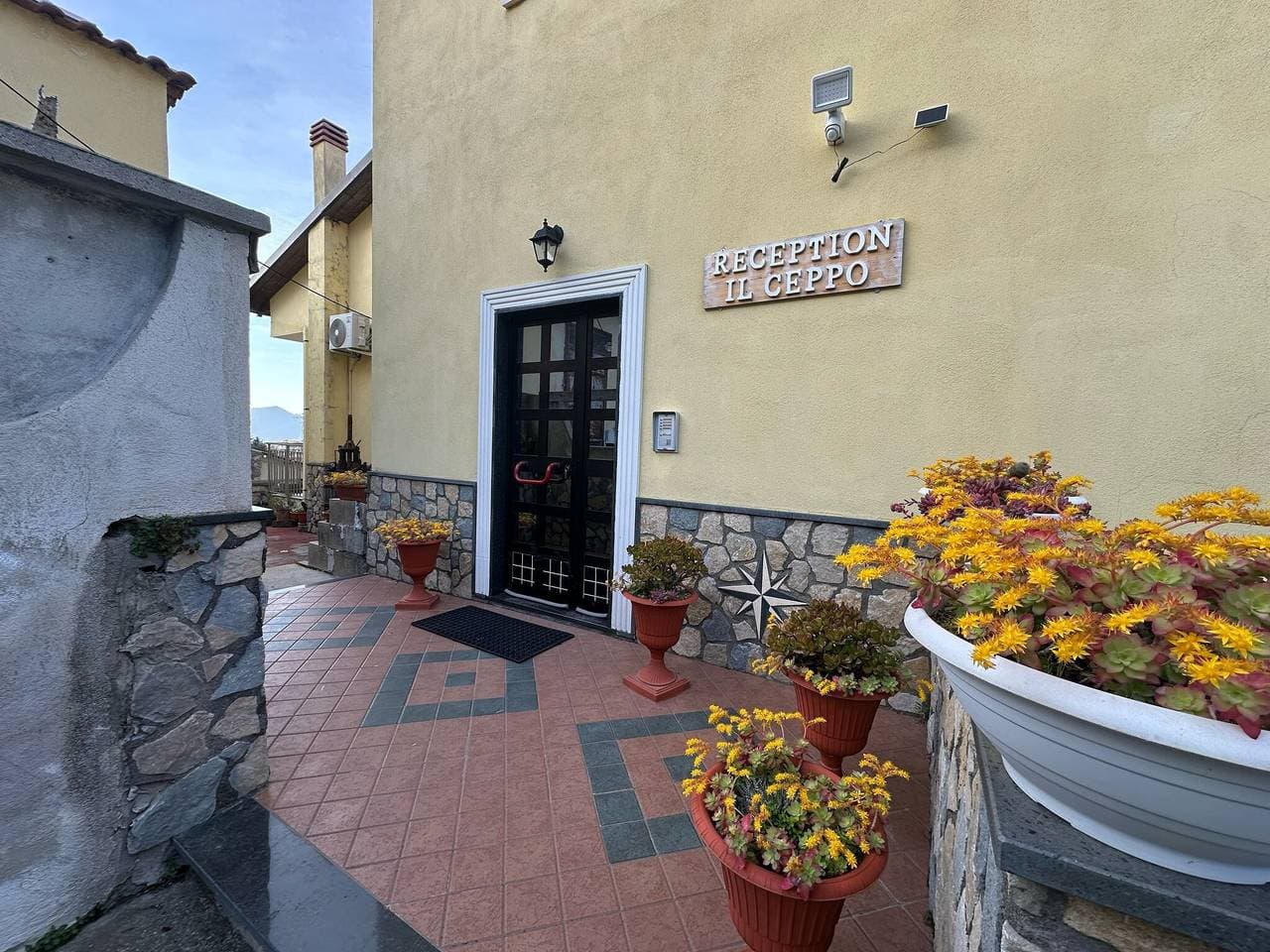 Foto 8 von 21: Zimmer 'Tripla Con Vista Montagna' mit Bergblick, Gemeinschaftsgarten und Wi-Fi