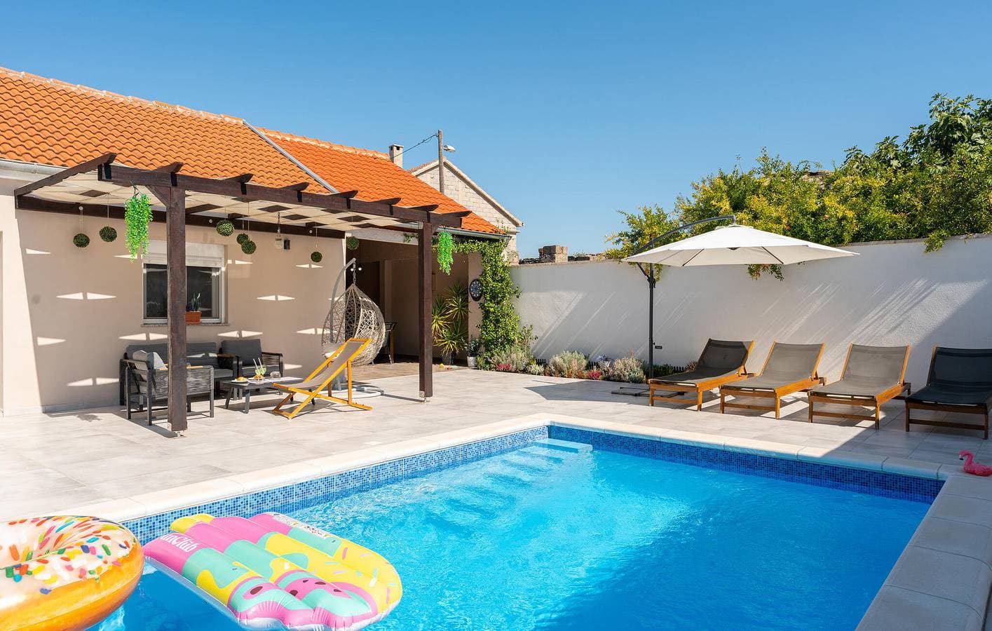 Foto 10 von 27: Gemütliche 1-Zimmer-Wohnung mit Pool, WLAN und in Küstennähe – nur 2 km vom Strand entfernt!