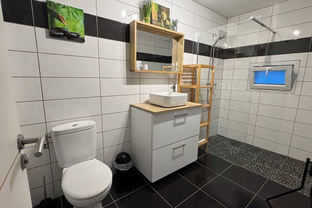 Foto 7 von 25: Ferienhaus im Erdgeschoss der Villa mit privatem Pool