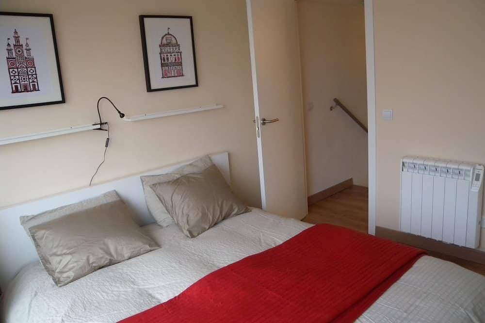 Foto 3 von 12: Komfortable Wohnung 2 Schlafzimmer 2 Badezimmer mit Garage und Pool