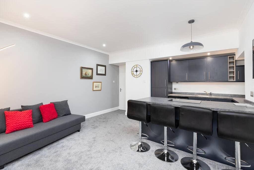 City centre 2 bedroom flat 1