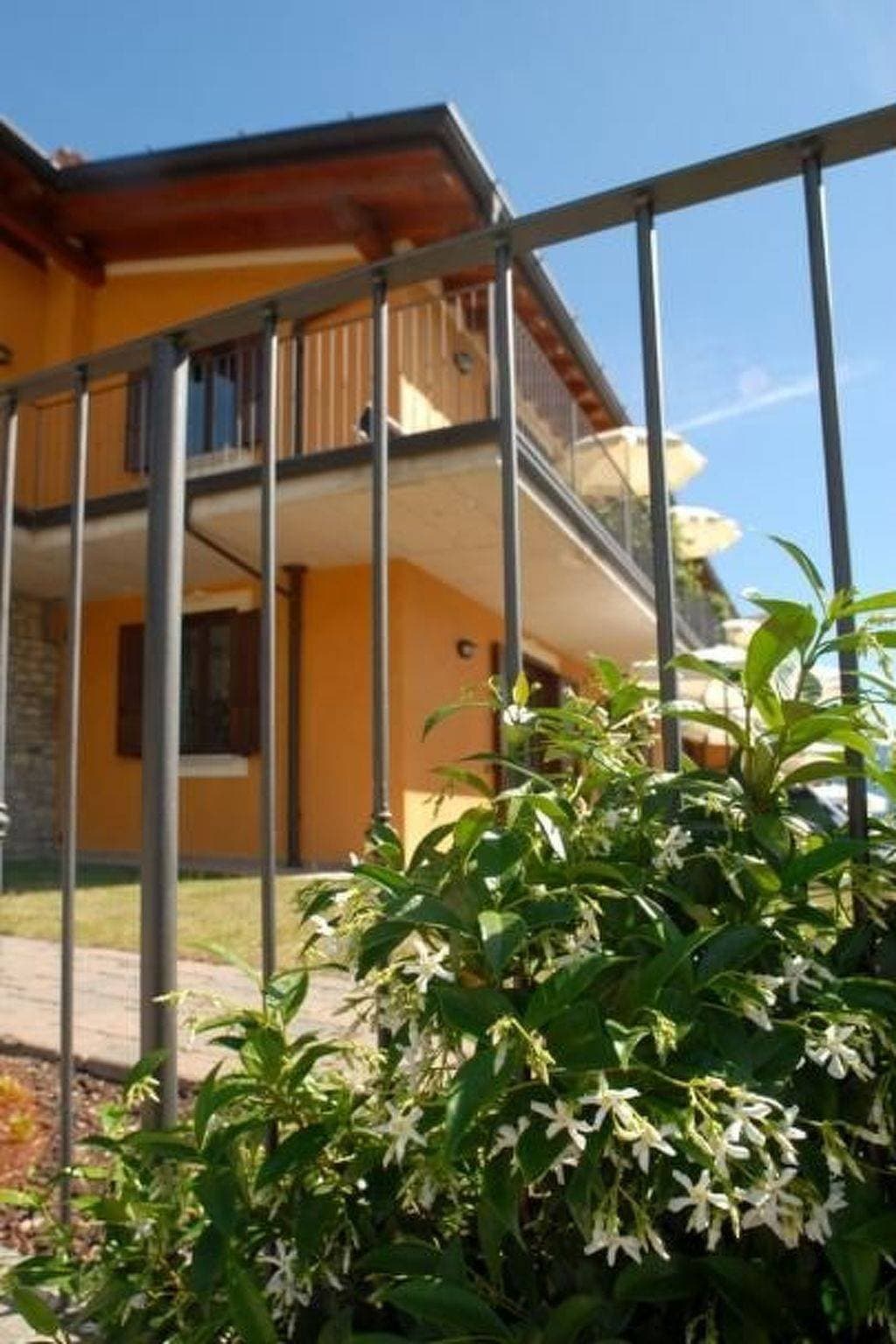 Foto 4 von 21: 'Zwei-Zimmer-Balkon